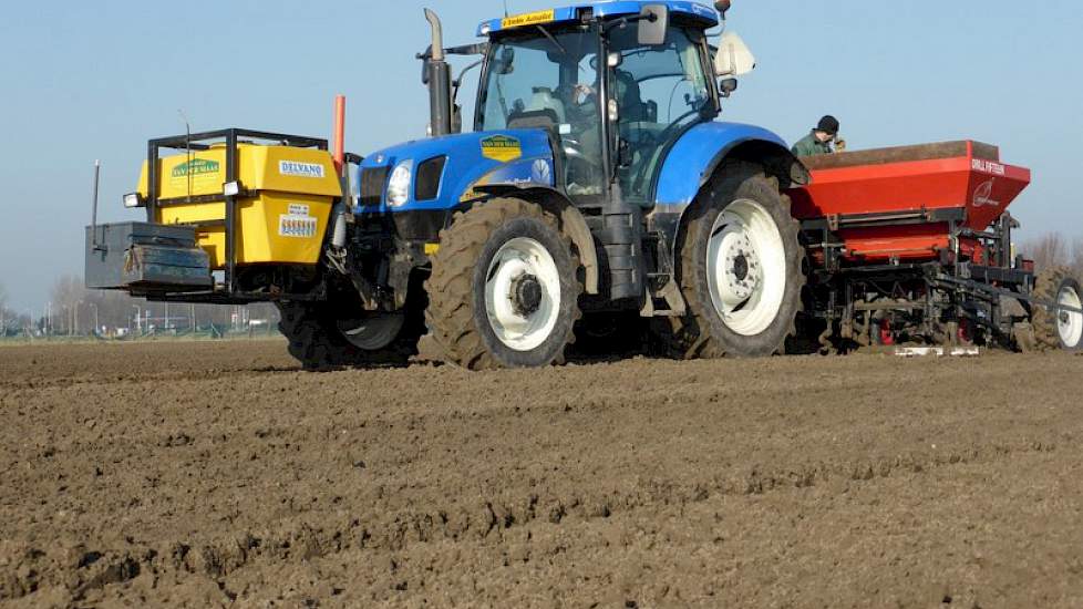 Ook akkerbouwer Florijn Boogaard heeft de eerste plantuien in de grond.