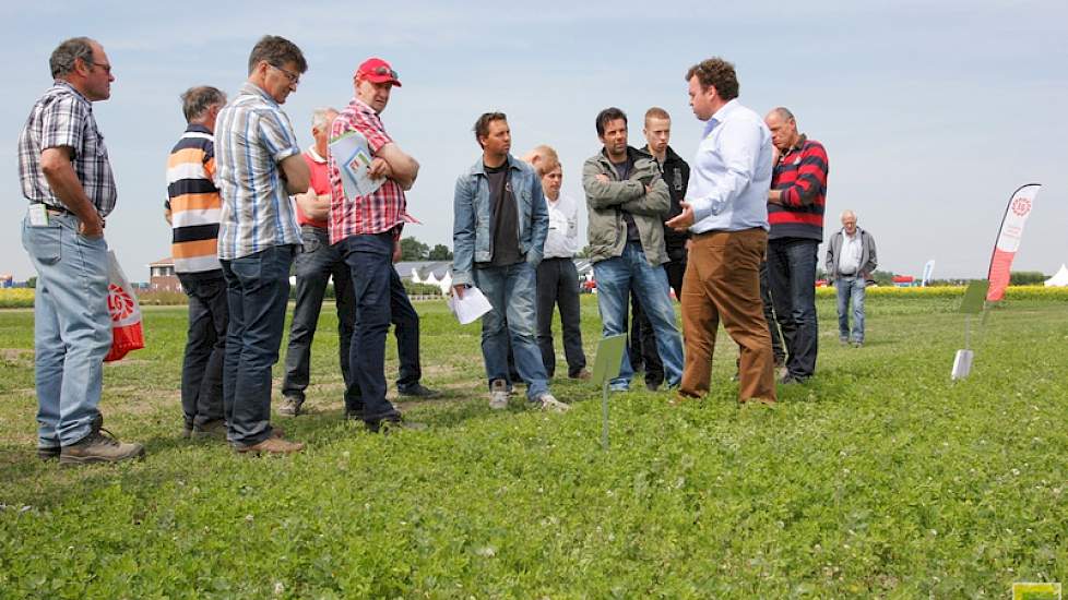 De diepe beworteling van luzerne zorgt voor een goede groei in droge periodes en verbetering van de bodem. Luzerne levert structuurrijk en eiwitrijk ruwvoer.