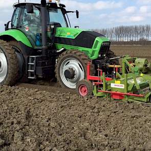 De vroege aardappelen gaan dit jaar iets later dan gemiddeld de grond in.