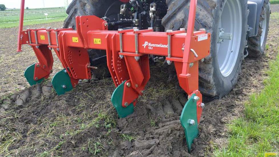 Bij het thema grondbewerking was er onder meer een demonstratie van de woelpoot Kverneland CLI. Deze machine tilt de grond op, waardoor er scheurtjes in de grond komen. Hierdoor is er ruimte voor lucht en waterberging.