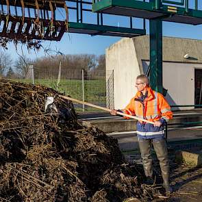 Bij de krooshekreiniger Stipdonk verwijdert Boom ook alle opgeviste plastic en trekt hij de top van de berg groenafval uit elkaar. Dit om te voorkomen dat  Stille Willie in storing  valt en zijn bijnaam echt eer aan doet.