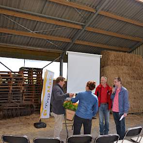 Als afsluiter kreeg de veehouder die van te voren zijn maïs het beste ingeschat had, een prijs: een hectare gratis maïszaad.