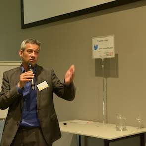 Dagvoorzitter Han Swinkels leidt de discussie in het auditorium in goede banen.