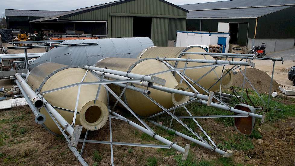 Tijdens het maken van de foto’s op donderdag 12 november moesten de silo's nog worden opgezet.