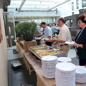 ’s Avonds, na afloop van de presentaties was het tijd voor het buffet.