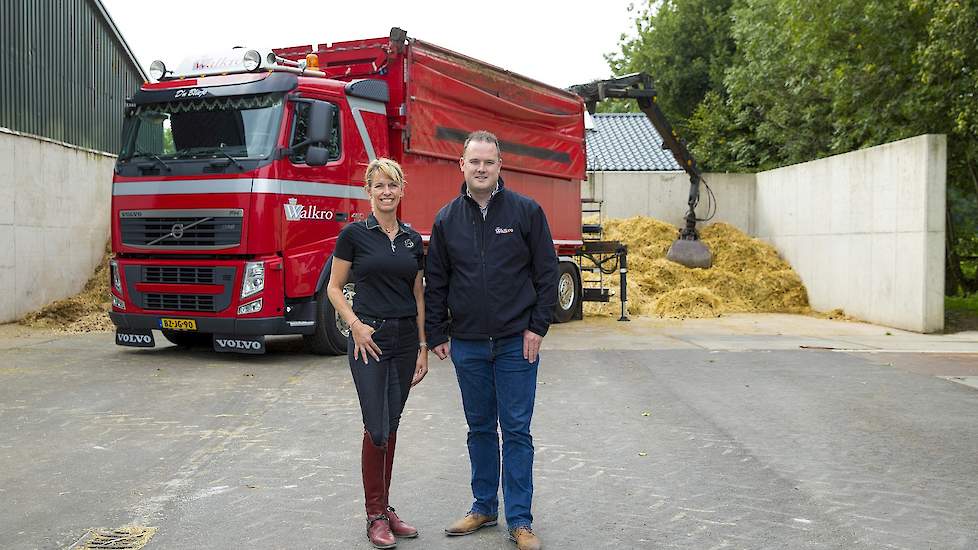 Walkro Grondstoffen BV haalt jaarlijks ruim 500.000 ton paardenmest op bij maneges, stoeterijen, renbanen en stallen in Nederland, België en Duitsland, o.a. bij Anky van Grunsven. Harold Kraaijvanger, directeur grondstoffen: „Twee keer per maand komen we