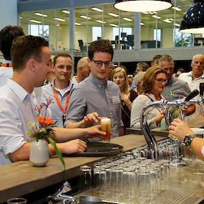 Vervolgens dronken veel deelnemers een drankje en praatten gezellig bij.