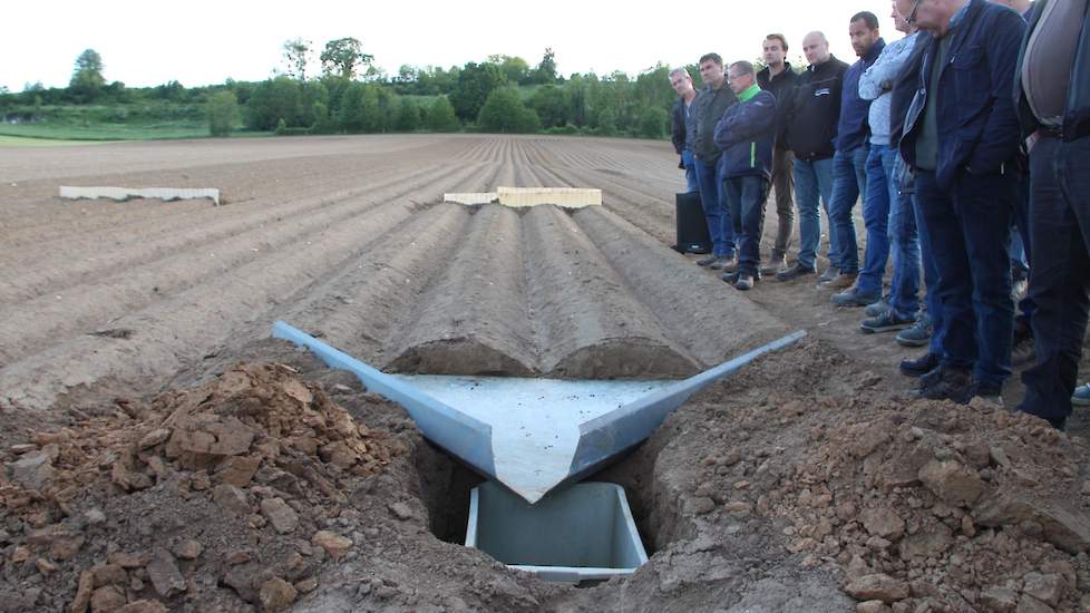 Om de afstroming van water te meten zijn bij drie verschillende poot systemen wateropvangbakken ingegraven. Hierin wordt het water opgevangen dat op een lengte van 10 meter (en 22 m2) valt en niet infiltreert.