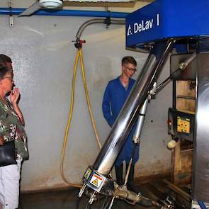 Jessen melkt zijn koeien met 2 Delaval robots. Hij past bovendien weidegang toe. Voor deze gelegenheid bleven de koeien op stal.