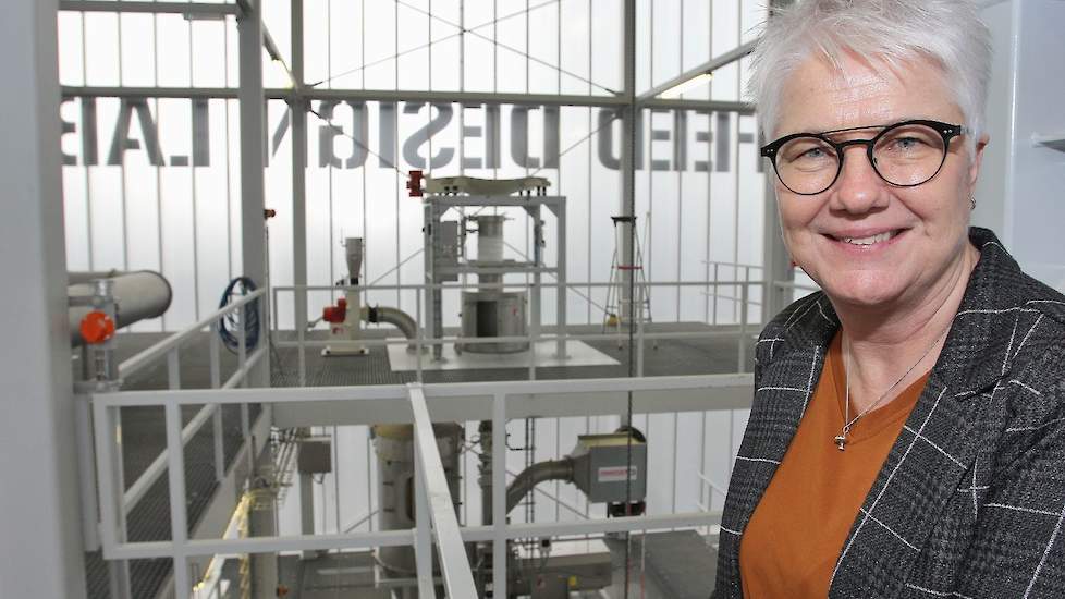 Als enige ter wereld heeft Nederland sinds vijf jaar een praktijkonderzoek- en educatiecentrum voor de diervoersector in combinatie met een groot netwerk: Feed Design Lab in het Limburgse Wanssum. Trudy van Megen is sinds 2013 betrokken als  directeur Fee