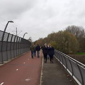 Vanaf de ‘parkeerplaats’ is het een aantal kilometer lopen naar het CBL.