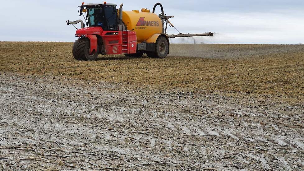 Een ander voordeel van deze Calhix is dat het, ongeacht er wel of geen sprake is van vorst, kan worden verspreid. Dit in water opgelost krijt heeft geen last van bevriezing. Daarnaast werkt het zeer effectief als de agrariër op korte termijn de pH waarde