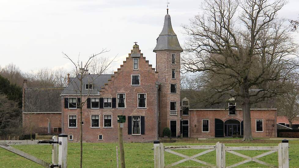 Het kasteel in Helvoirt dat tussen de ruilverkavelende boeren staat.