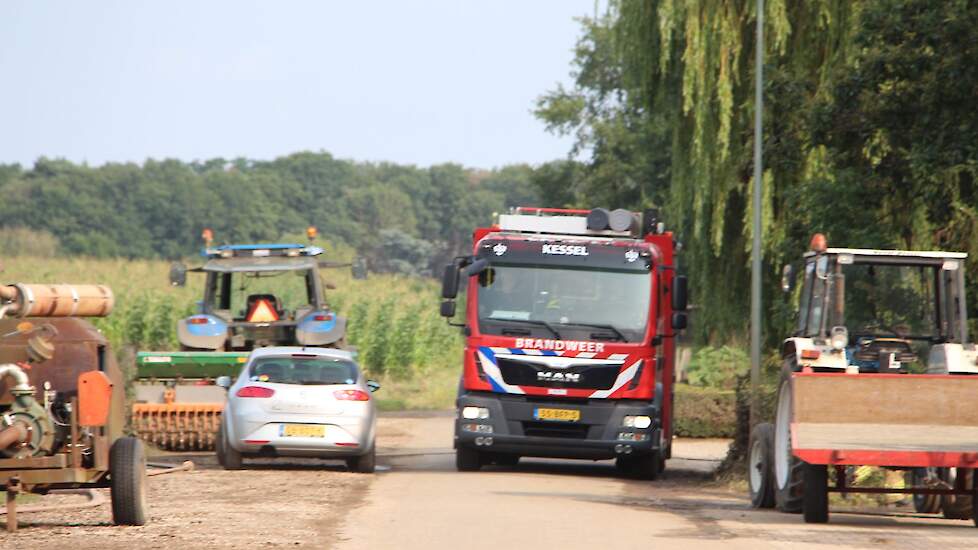 Over hulp heeft hij niet te klagen. Enkele dagen na de overstroming komt de vrijwillige brandweer hem helpen bij het schoonspuiten van de bedrijfsgebouwen. Al zijn hoop is gevestigd op een tegemoetkoming uit het nationale rampenfonds. Van de Eertwegh: „Ik