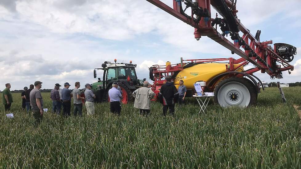 Er werden drie spuitsystemen met elkaar vergeleken: de Agrifac met de Airflow Plus, de Dubex Wave en de Beyne met Squall injectie. Emile Steins: „Iedere teler kan zo een afweging maken welk systeem het beste bij hem past. Zo moet een systeem bijvoorbeeld