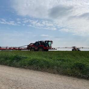 Om Limburgse boeren de verschillen te tonen tussen enkele (driftreducerende) spuittechnieken organiseerde Steins Gewasverzorging uit Hulsberg in een uienperceel in Nuth een spuitmiddag. Een kleine 100 boeren maakte van de uitnodiging gebruik en konden gel