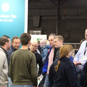 Nog meer dan bij vorige (pre-corona) varkenshouderijbeurzen stond de beurs in Den Bosch in het teken van elkaar weer lijfelijk ontmoeten om te kunnen bijpraten.