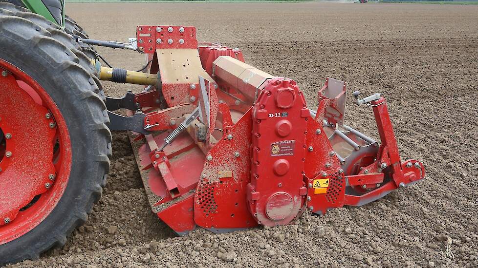 Naast aardappelen worden op het familiebedrijf ook uien, knolselderij, rode kool en winterwortelen geteeld.