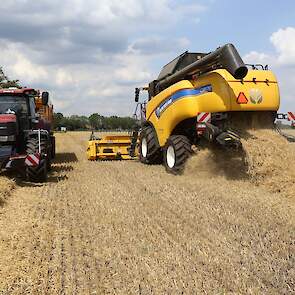 Eigenaar van de Zaanpeel, Erik Greene rijdt met een volle wagen heen en weer.