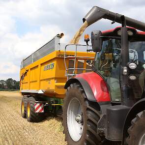 Naast wintergerst worden er op het bedrijf ook aardappelen, bieten, mais, spinazie en bonen geteeld.