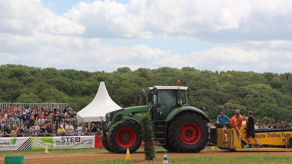 Het totale deelnemersveld omvatte 123 tractoren. Van de standaard 3,5 ton klassen tot de 'kijk maar wat in de schuur staat klasse'