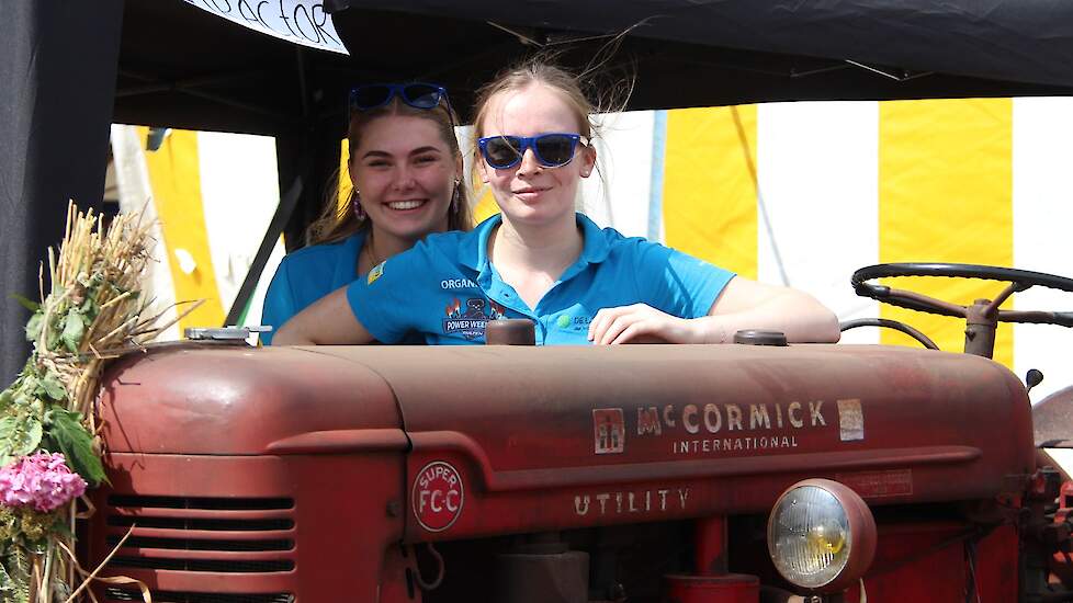 Tijdens de wedstrijd werd een oldtimer Mc Cormick tractor verloot. De opbrengst van de loterij was bestemd voor een goed doel.