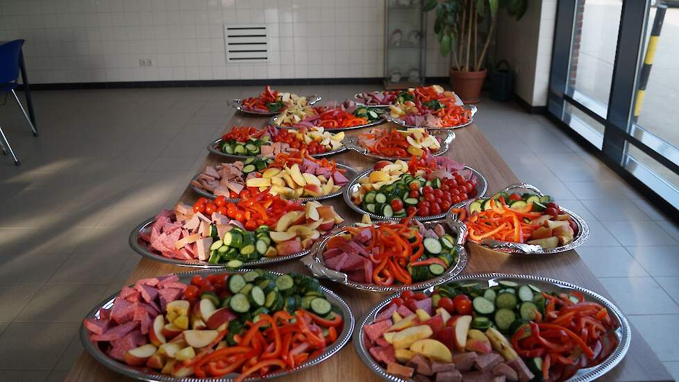 Vier dagen deelden lokale boeren gezonde hapjes uit. „Van lokale telers hebben we tomaten, appels, snackkomkommers, tomaten en appels gesponsord gekregen. Daar zijn we heel dankbaar voor", zegt Arno Roelofs van ZLTO Rijk van Nijmegen die deze 11 editie we