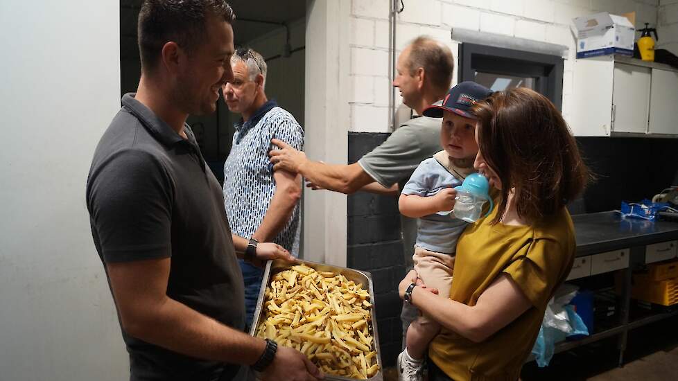 De Pataad friet is gewild bij lokale horeca. Natuurlijk stond die ook op het menu bij het diner.