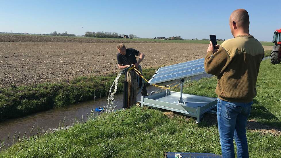 Plasdraspompen op zonnepanelen bij Collectief Súdwestkust.