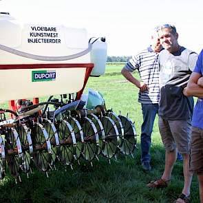 „Omdat de bodem door spuiwater verzuurt moet je meer aan onderhoudsbekalking doen, dus kun je sowieso beter spuiwater uit een biologische luchtwasser toepassen.” Omdat het bij wet verboden is zwavel en dierlijke meststoffen te mengen, weet Leon van Lent v