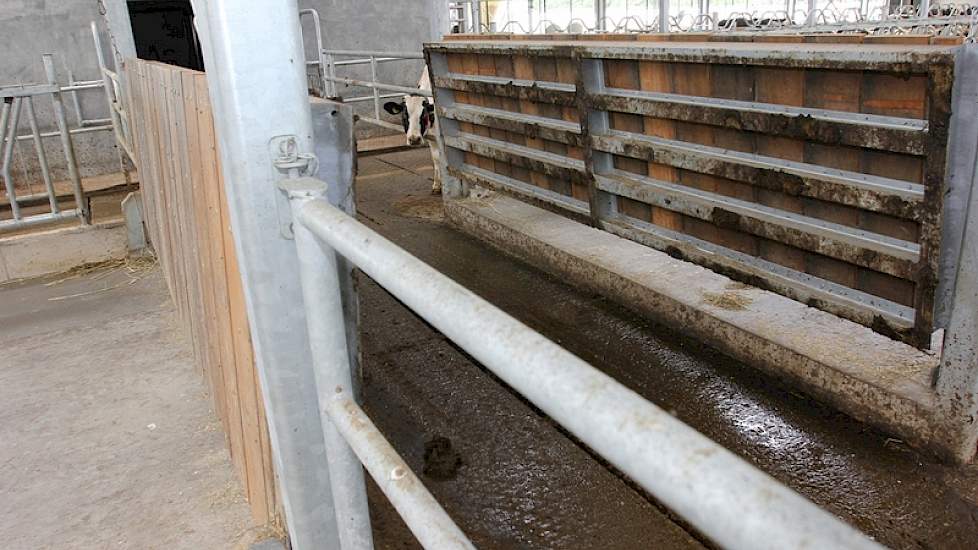 De 'brug' in de voergang zorgt voor een nette oversteek. Tijdens het voeren wordt deze naar beneden geklapt.