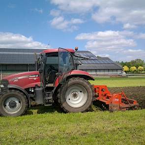 De Topmaisteler uit Hapert pakte de bodemanalyse erbij om te kijken of bekalking nodig was en op welke gronden hij het beste de stalmest uit kon rijden om de organische stof te verbeteren. „Ook heb ik de mest laten onderzoeken op gehalten zodat ik weet wa