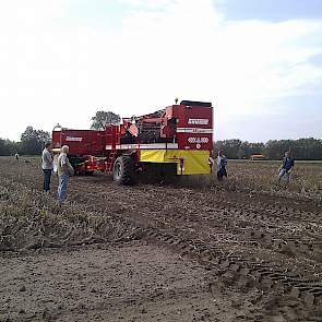 De nieuwste getrokken Grimme SE 150-60 rooier is voorzien van grotere egelbanden waardoor het rooien schoner en sneller verloopt.